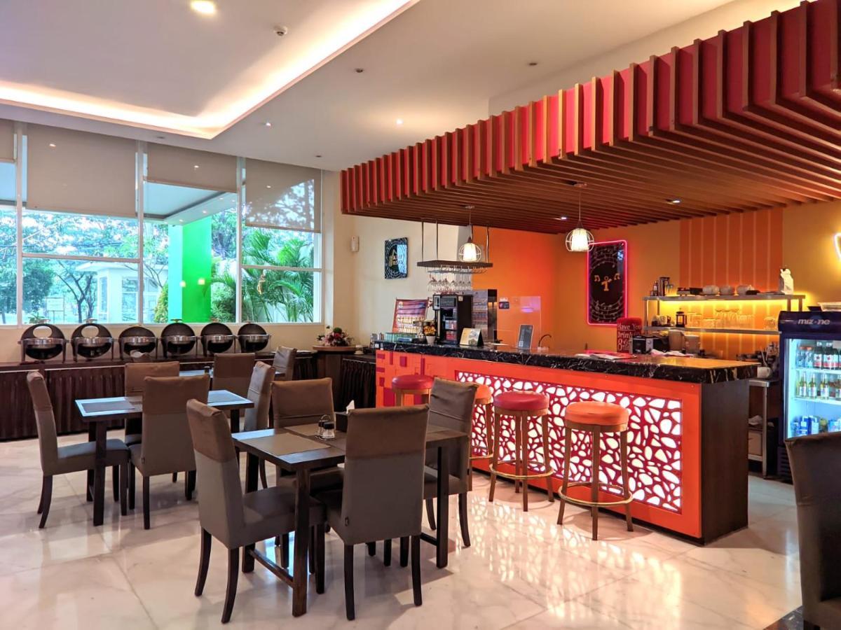 Front One Hotel Purwodadi Purwodadi  Ngoại thất bức ảnh