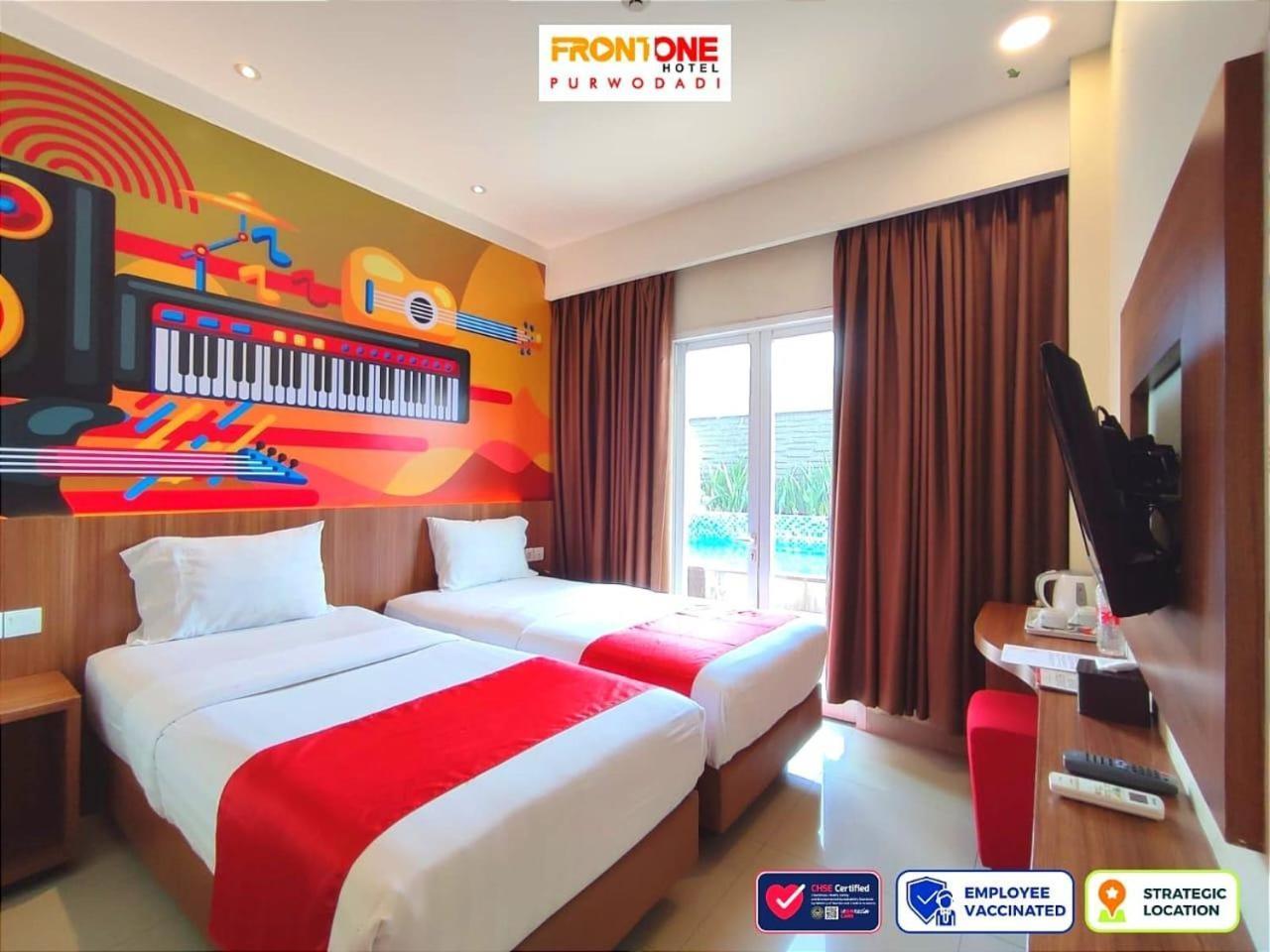 Front One Hotel Purwodadi Purwodadi  Ngoại thất bức ảnh