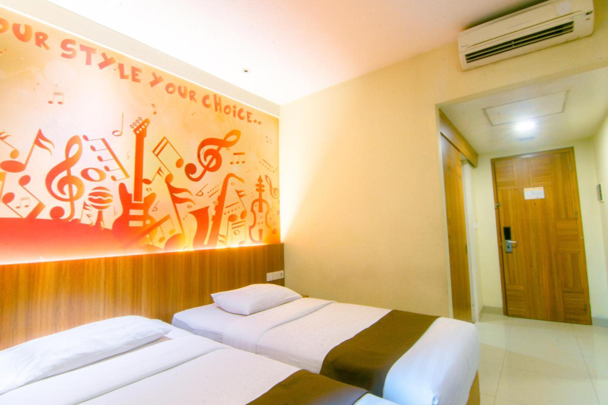 Front One Hotel Purwodadi Purwodadi  Ngoại thất bức ảnh