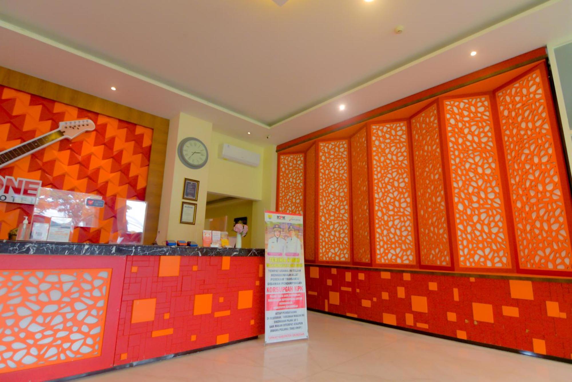 Front One Hotel Purwodadi Purwodadi  Ngoại thất bức ảnh