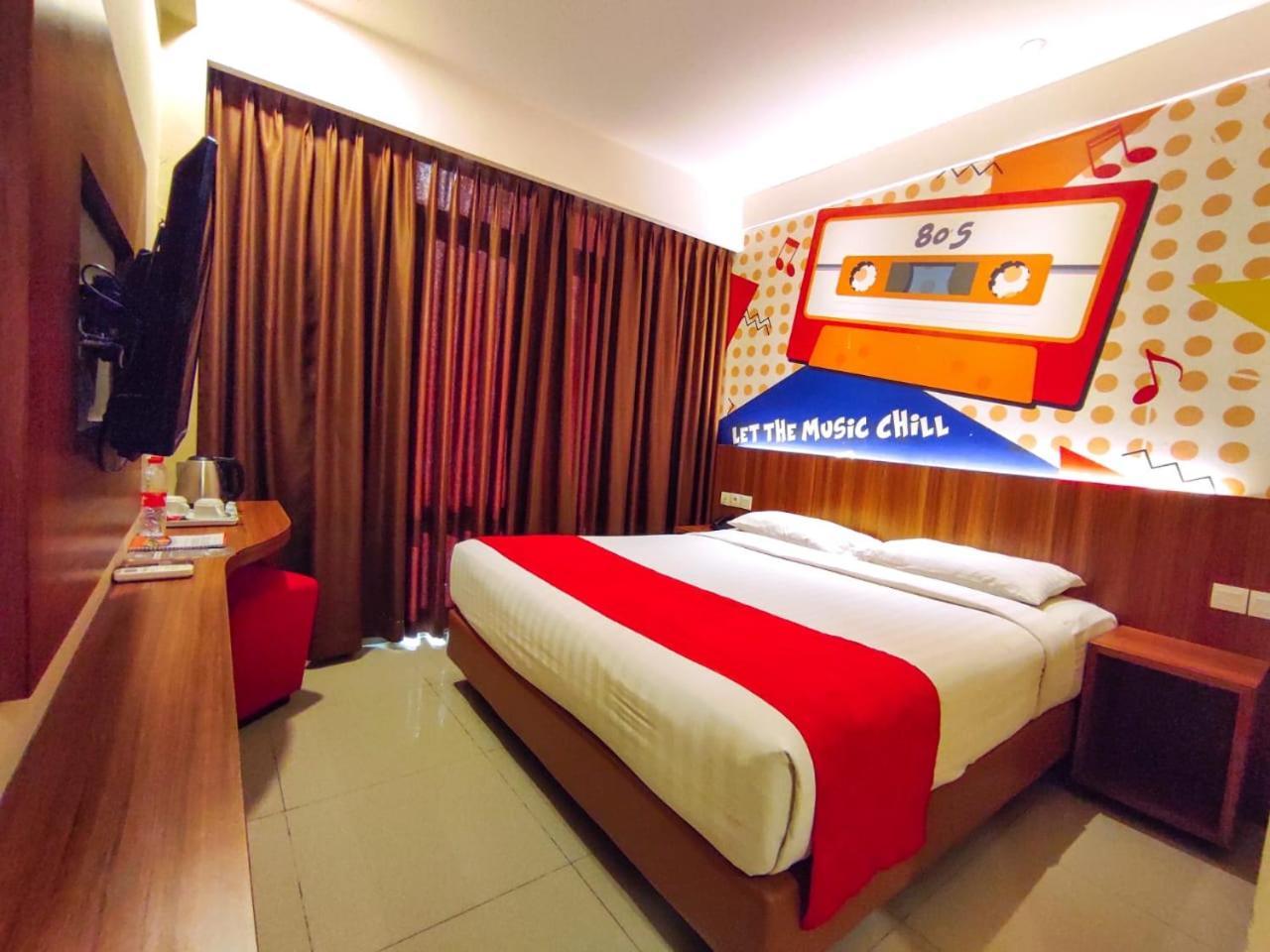 Front One Hotel Purwodadi Purwodadi  Ngoại thất bức ảnh