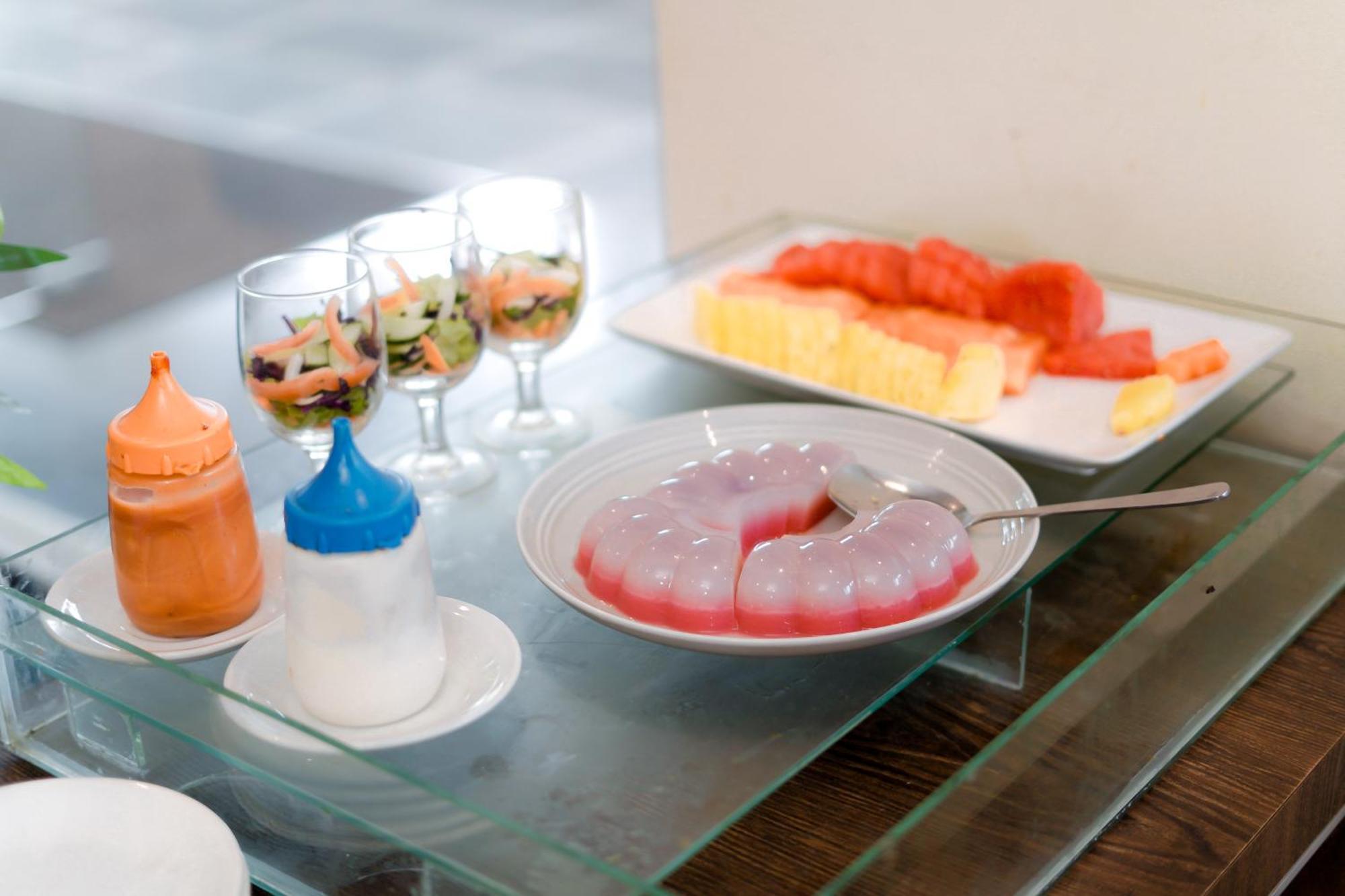 Front One Hotel Purwodadi Purwodadi  Ngoại thất bức ảnh