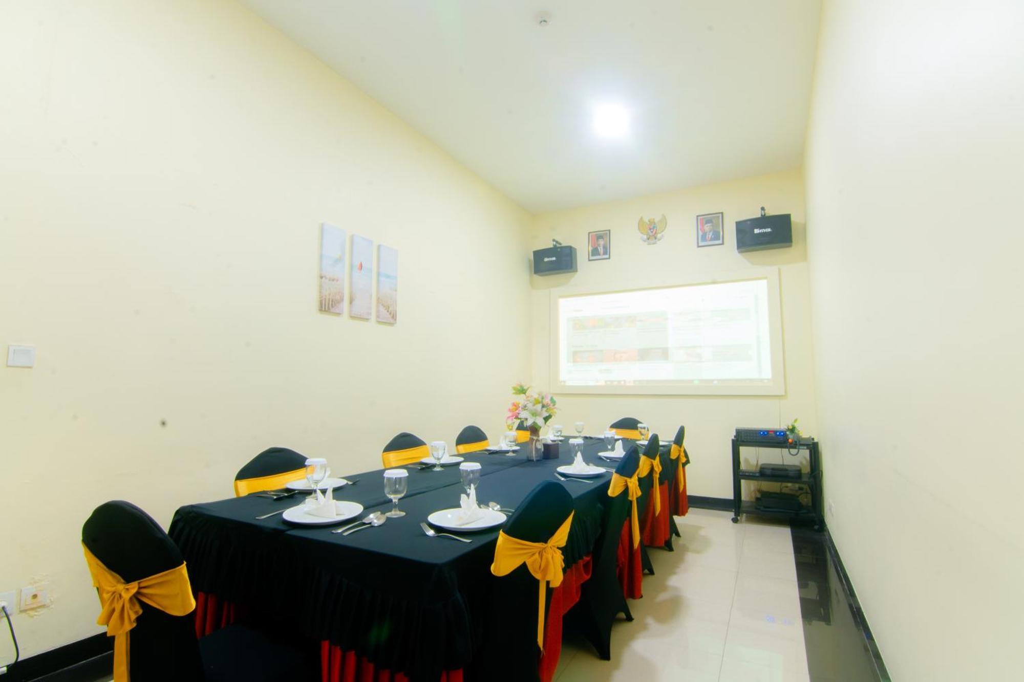 Front One Hotel Purwodadi Purwodadi  Ngoại thất bức ảnh