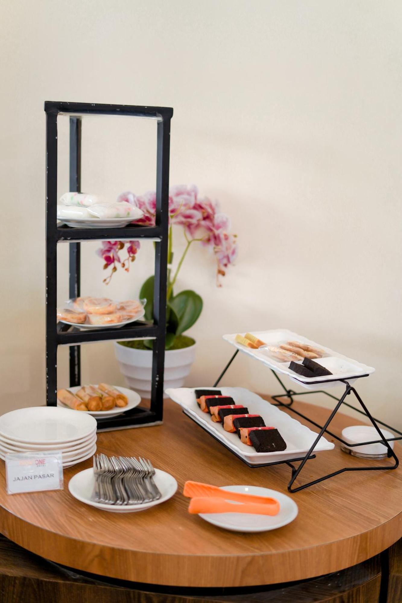 Front One Hotel Purwodadi Purwodadi  Ngoại thất bức ảnh