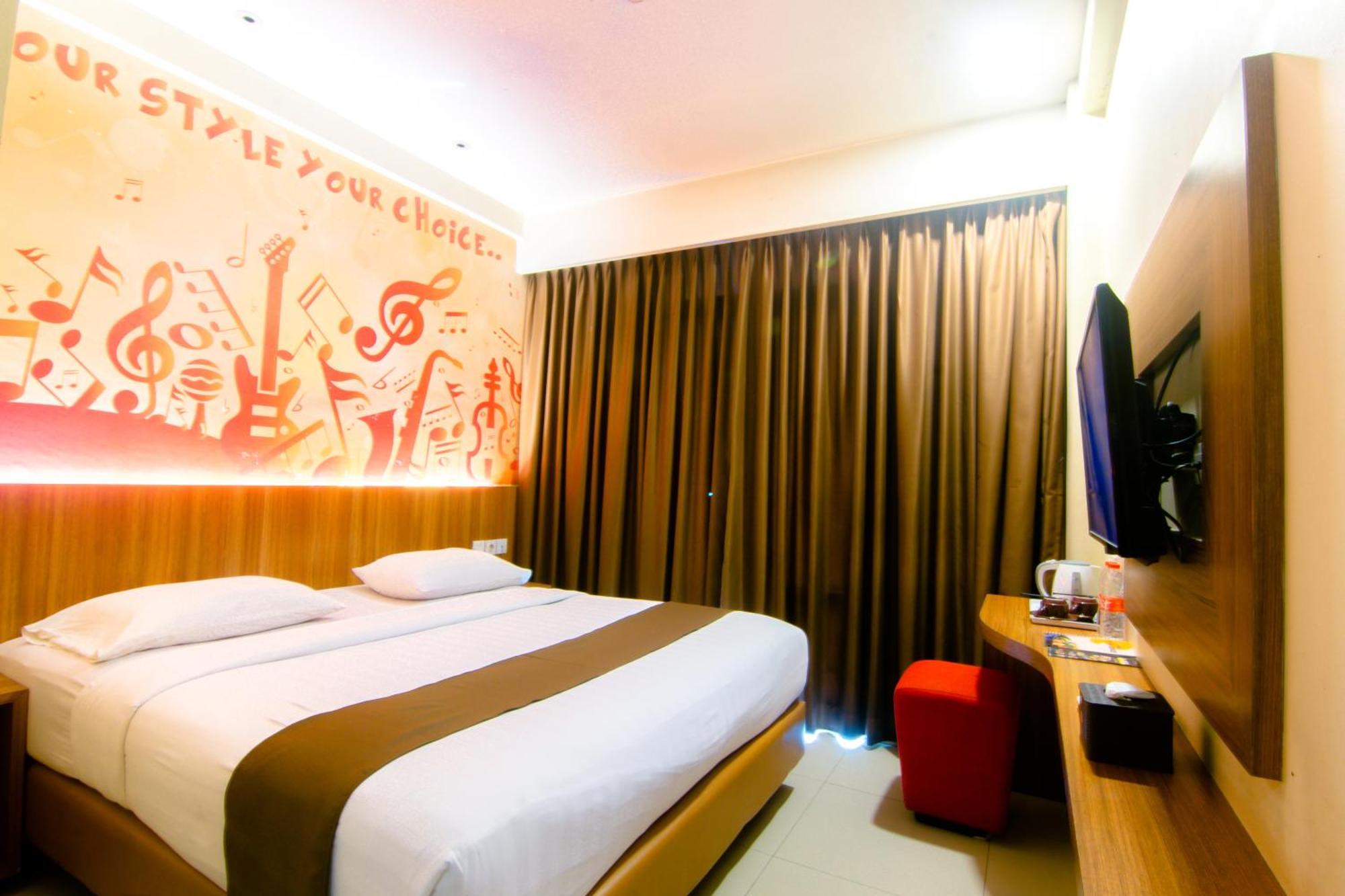 Front One Hotel Purwodadi Purwodadi  Ngoại thất bức ảnh