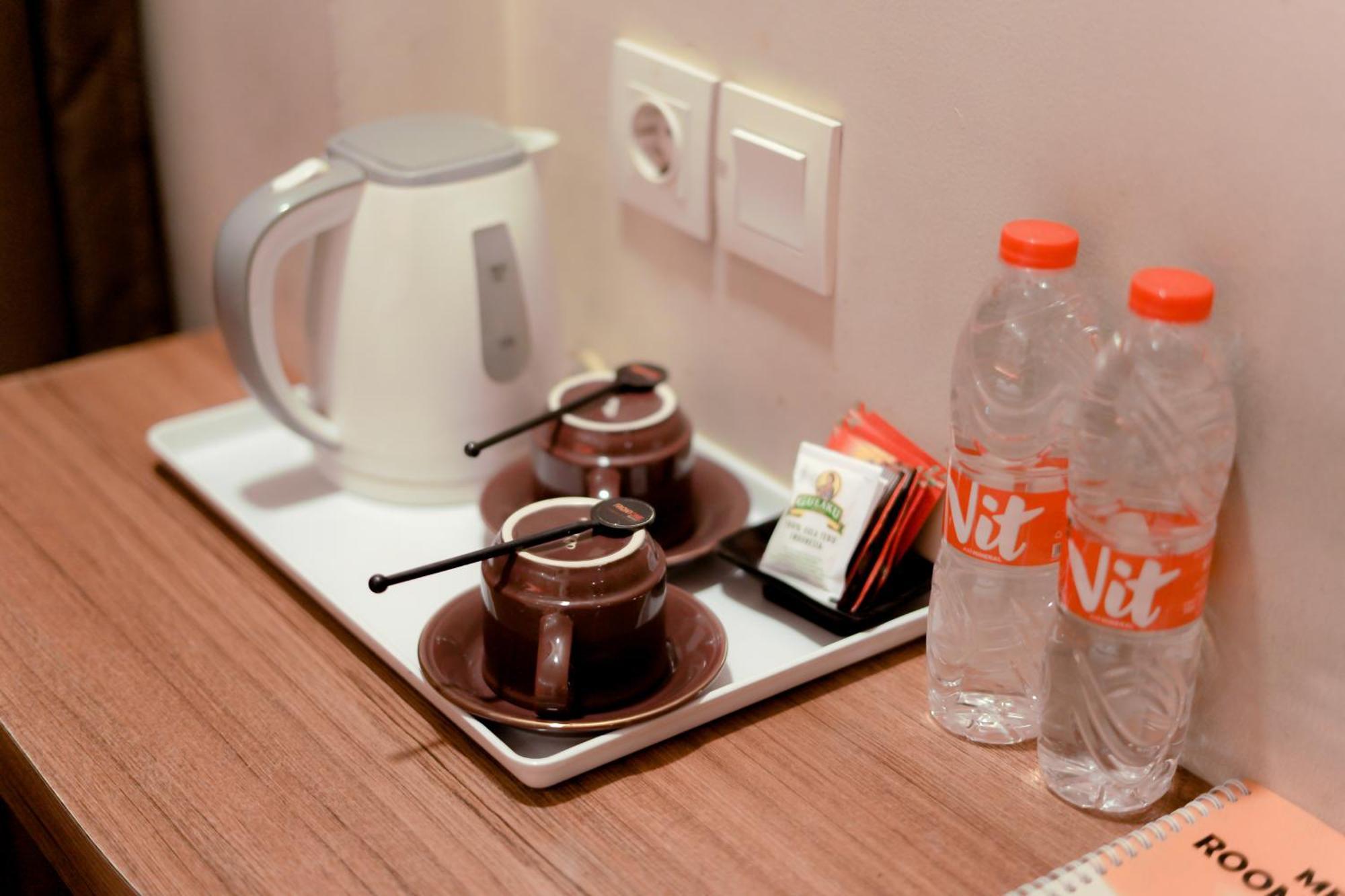 Front One Hotel Purwodadi Purwodadi  Ngoại thất bức ảnh