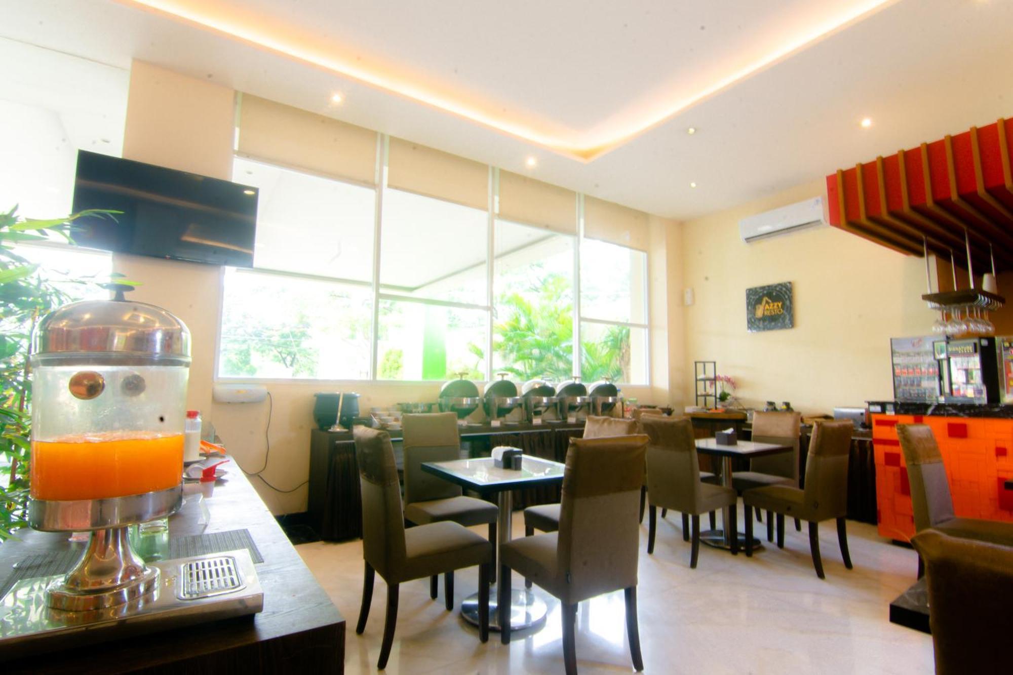 Front One Hotel Purwodadi Purwodadi  Ngoại thất bức ảnh