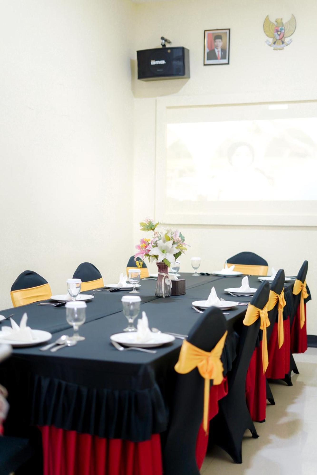 Front One Hotel Purwodadi Purwodadi  Ngoại thất bức ảnh