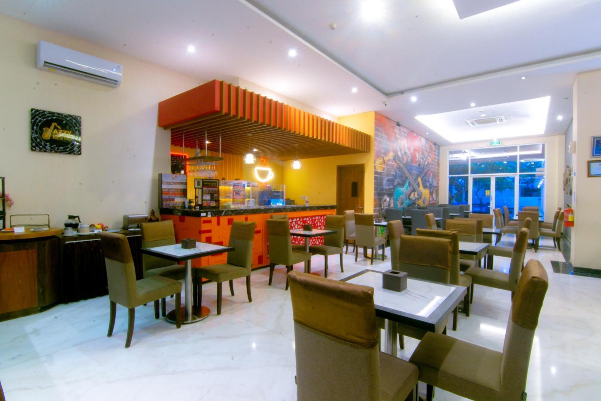 Front One Hotel Purwodadi Purwodadi  Ngoại thất bức ảnh