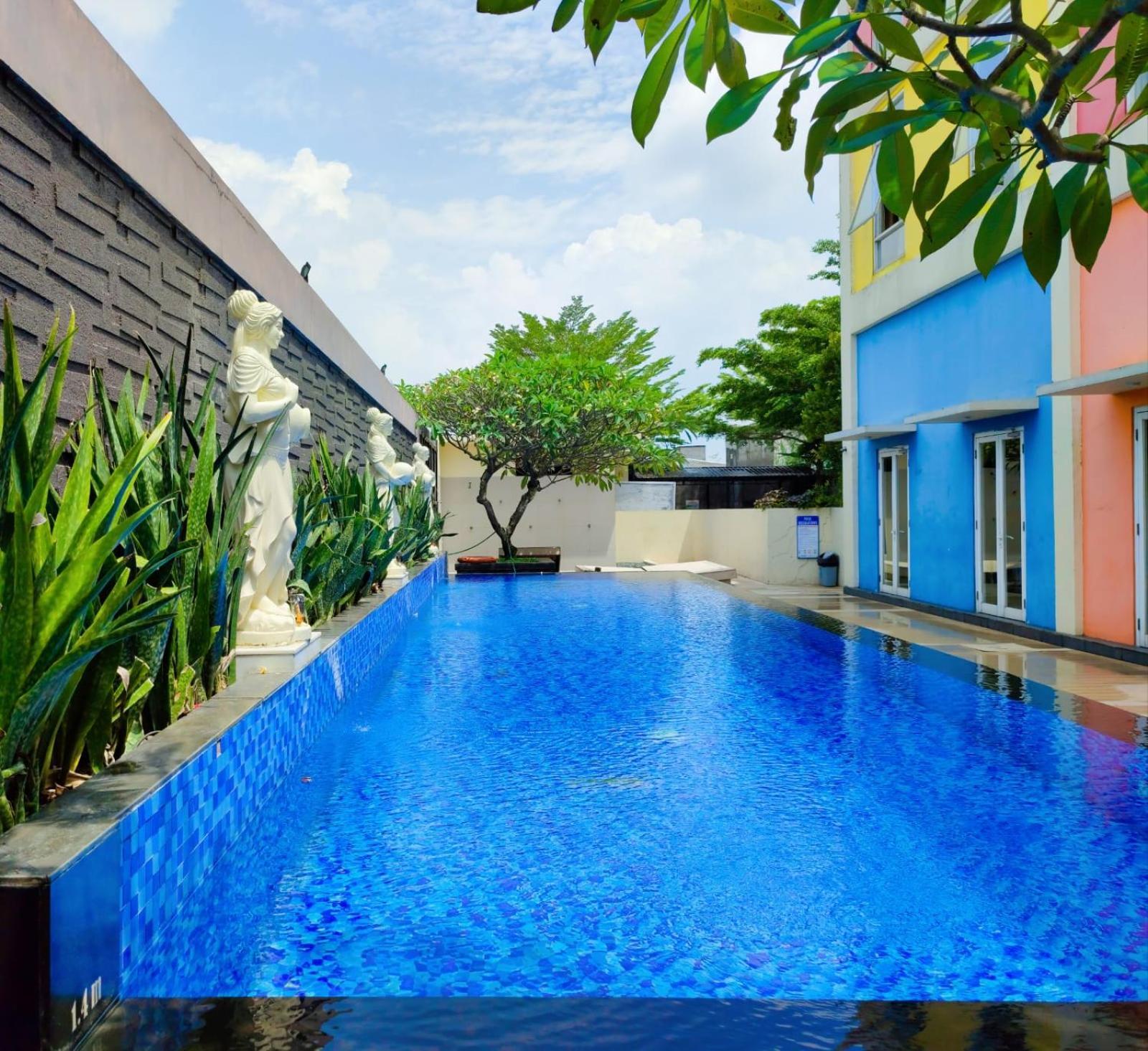 Front One Hotel Purwodadi Purwodadi  Ngoại thất bức ảnh
