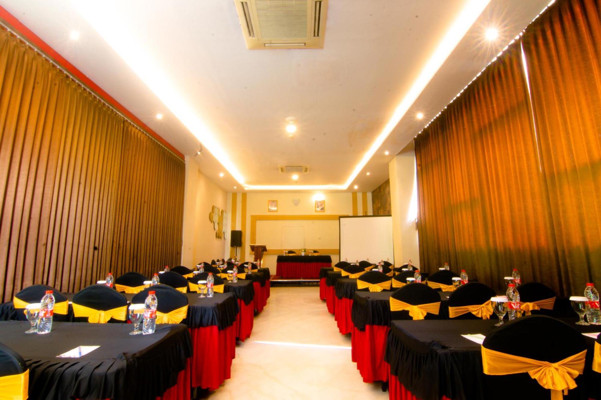 Front One Hotel Purwodadi Purwodadi  Ngoại thất bức ảnh