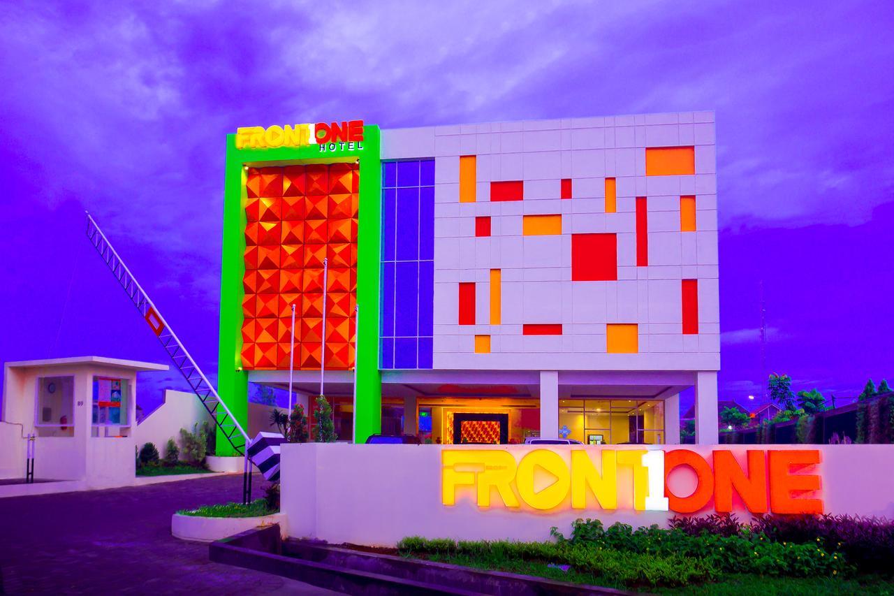 Front One Hotel Purwodadi Purwodadi  Ngoại thất bức ảnh